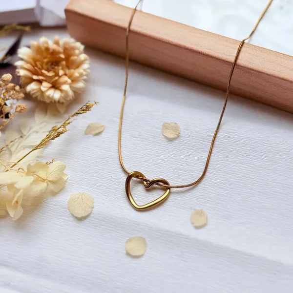 Gold_Hellwa_Heart_Anti_Tarnish_Locket